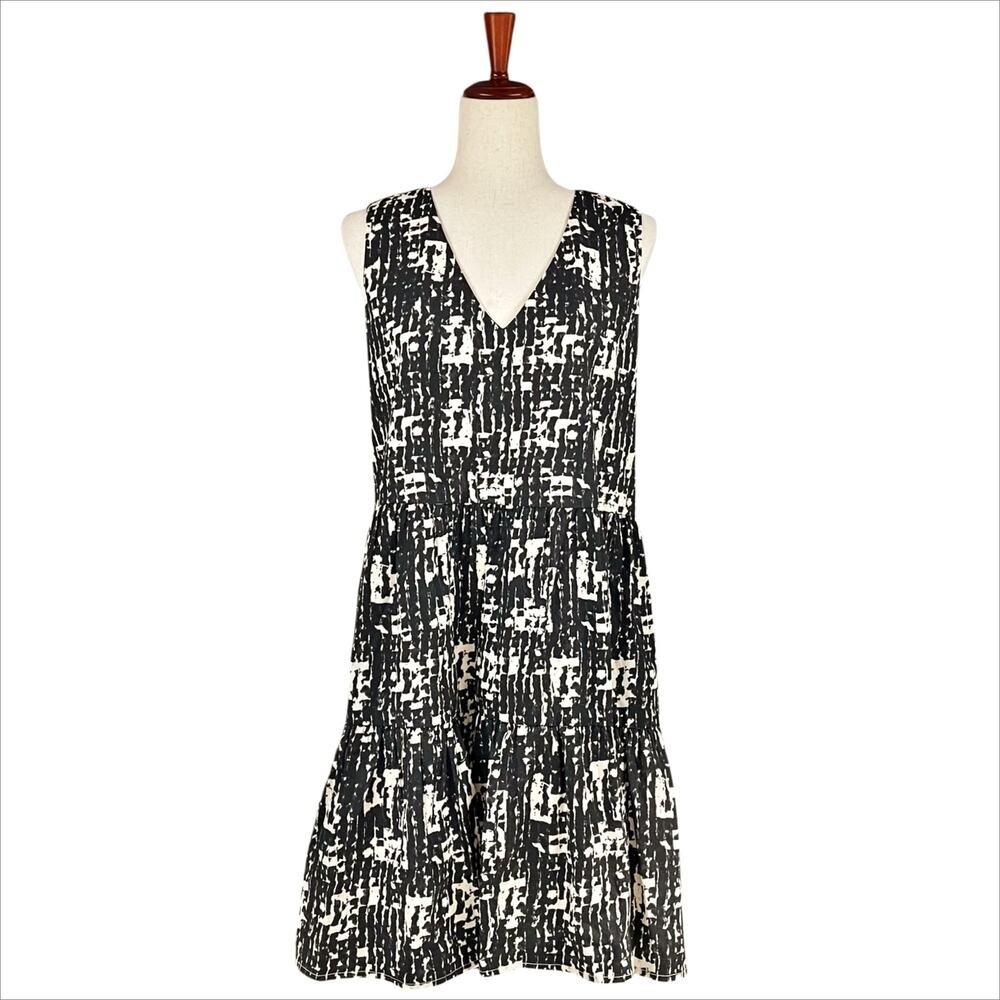 EVEREVE Giana Tiered Sleeveless Shift Dress in Black/Ivory Size M (fits like L)